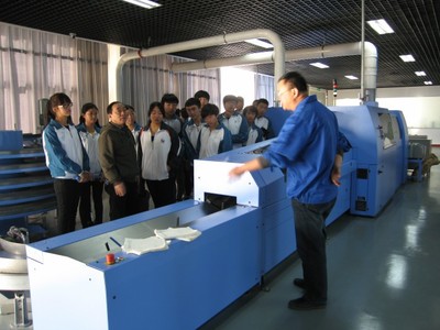石家莊工程技術(shù)學(xué)校信息技術(shù)系組織學(xué)生到數(shù)字印刷產(chǎn)業(yè)園區(qū)學(xué)習(xí)